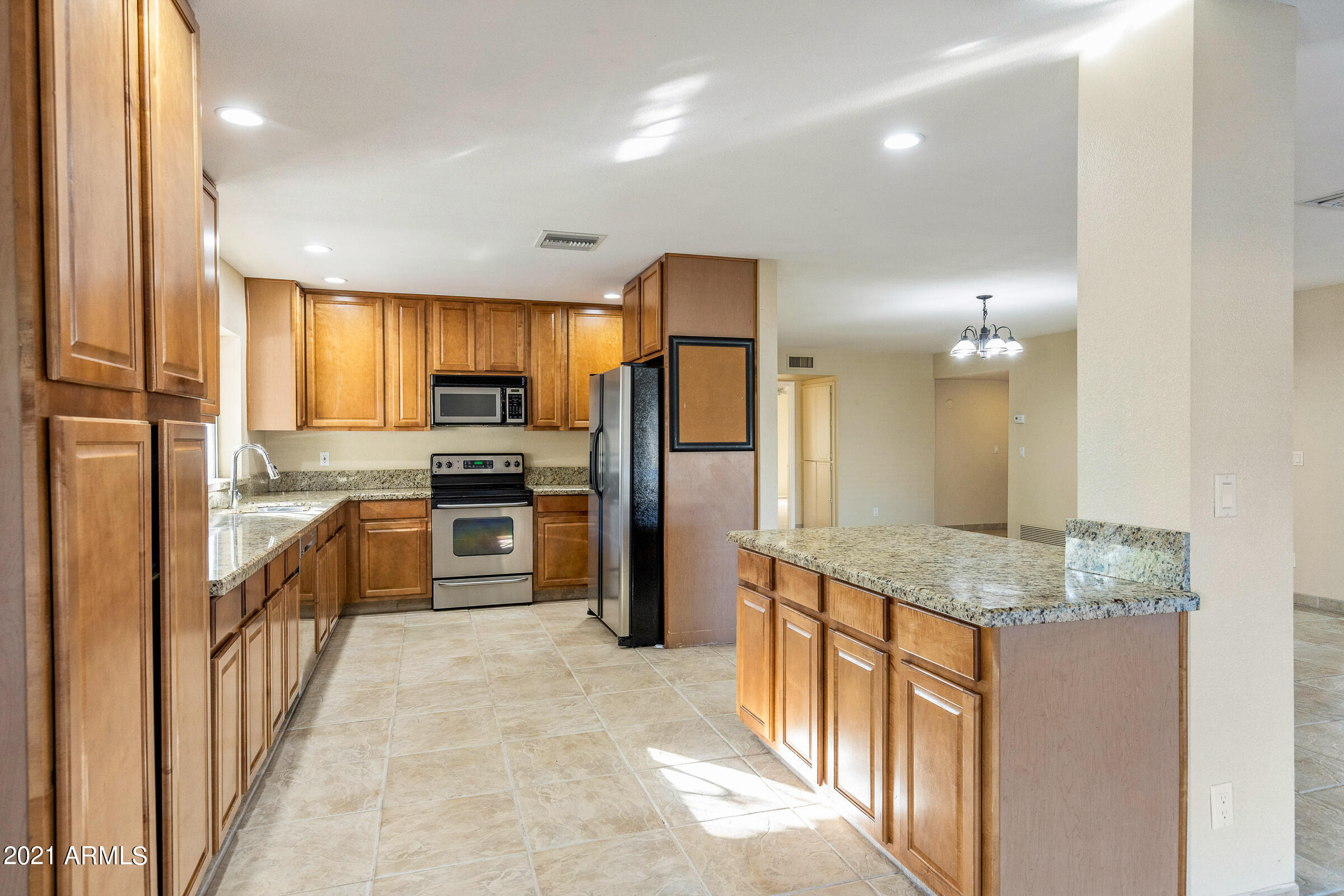 9219 North 28th Street Phoenix, AZ 85028 - Photo 13 of 39 9219 N 28th St-14