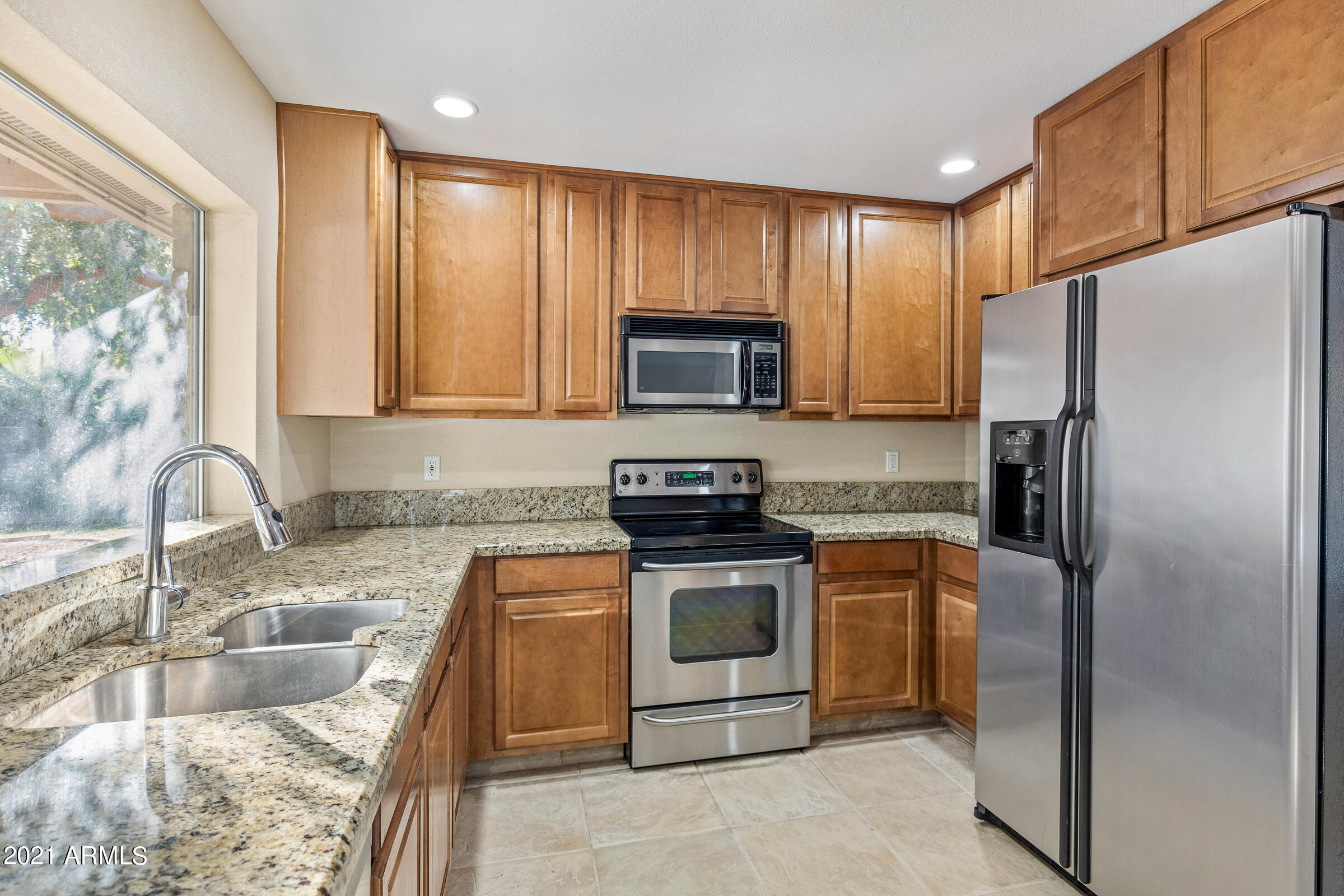 9219 North 28th Street Phoenix, AZ 85028 - Photo 14 of 39 9219 N 28th St-15