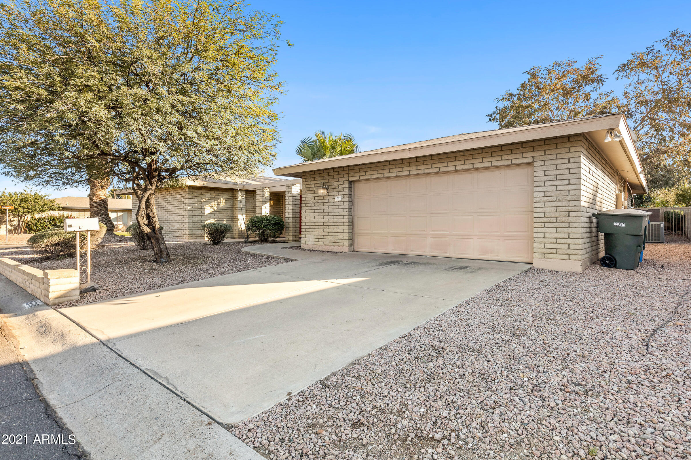 9219 North 28th Street Phoenix, AZ 85028 - Photo 2 of 39 9219 N 28th St-2