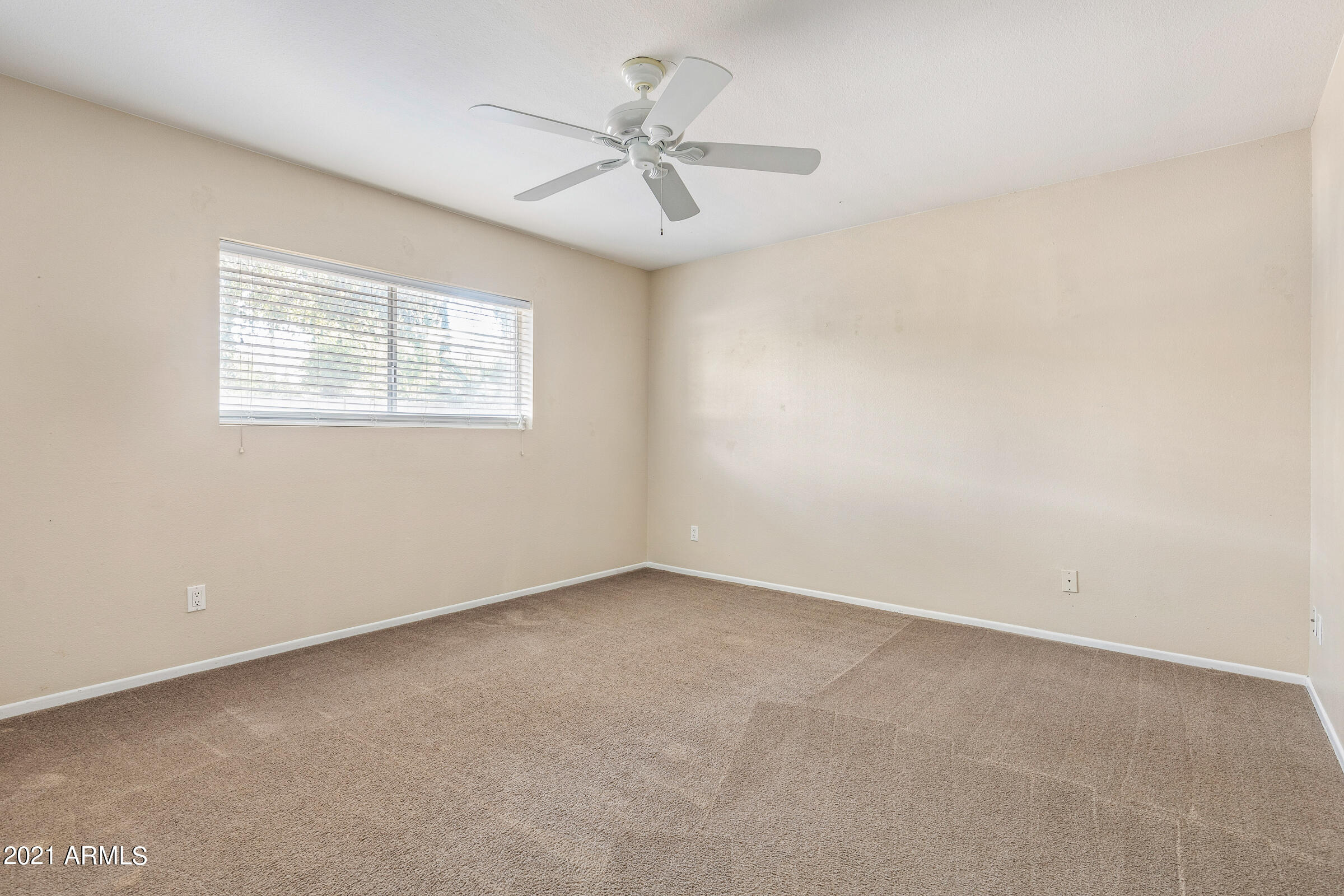 9219 North 28th Street Phoenix, AZ 85028 - Photo 21 of 39 9219 N 28th St-22