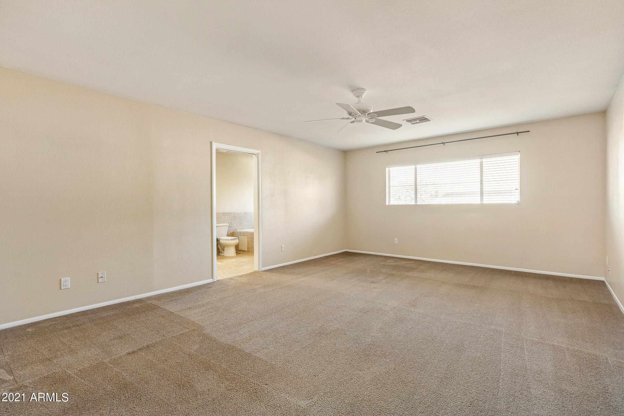 9219 North 28th Street Phoenix, AZ 85028 - Photo 24 of 39 9219 N 28th St-25