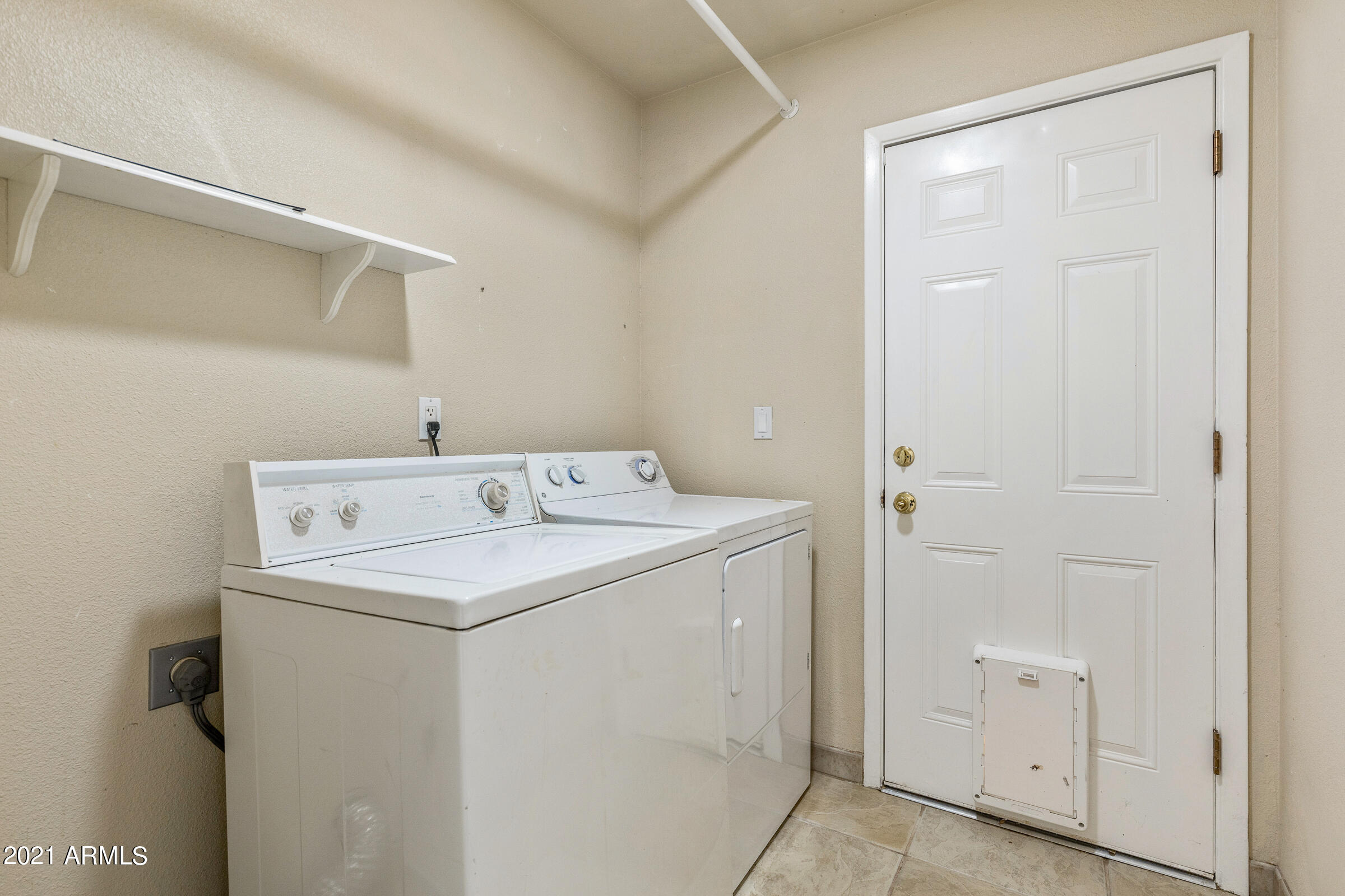 9219 North 28th Street Phoenix, AZ 85028 - Photo 32 of 39 9219 N 28th St-33