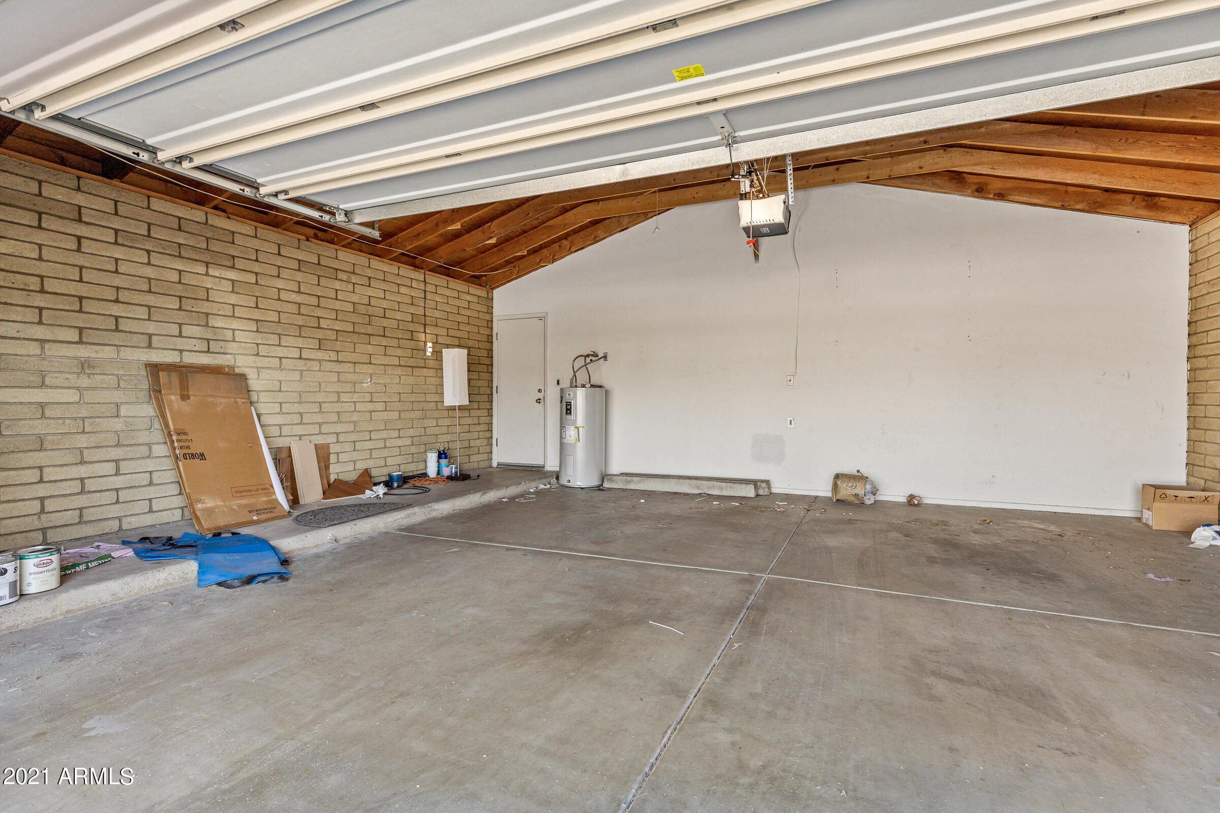 9219 North 28th Street Phoenix, AZ 85028 - Photo 33 of 39 9219 N 28th St-34