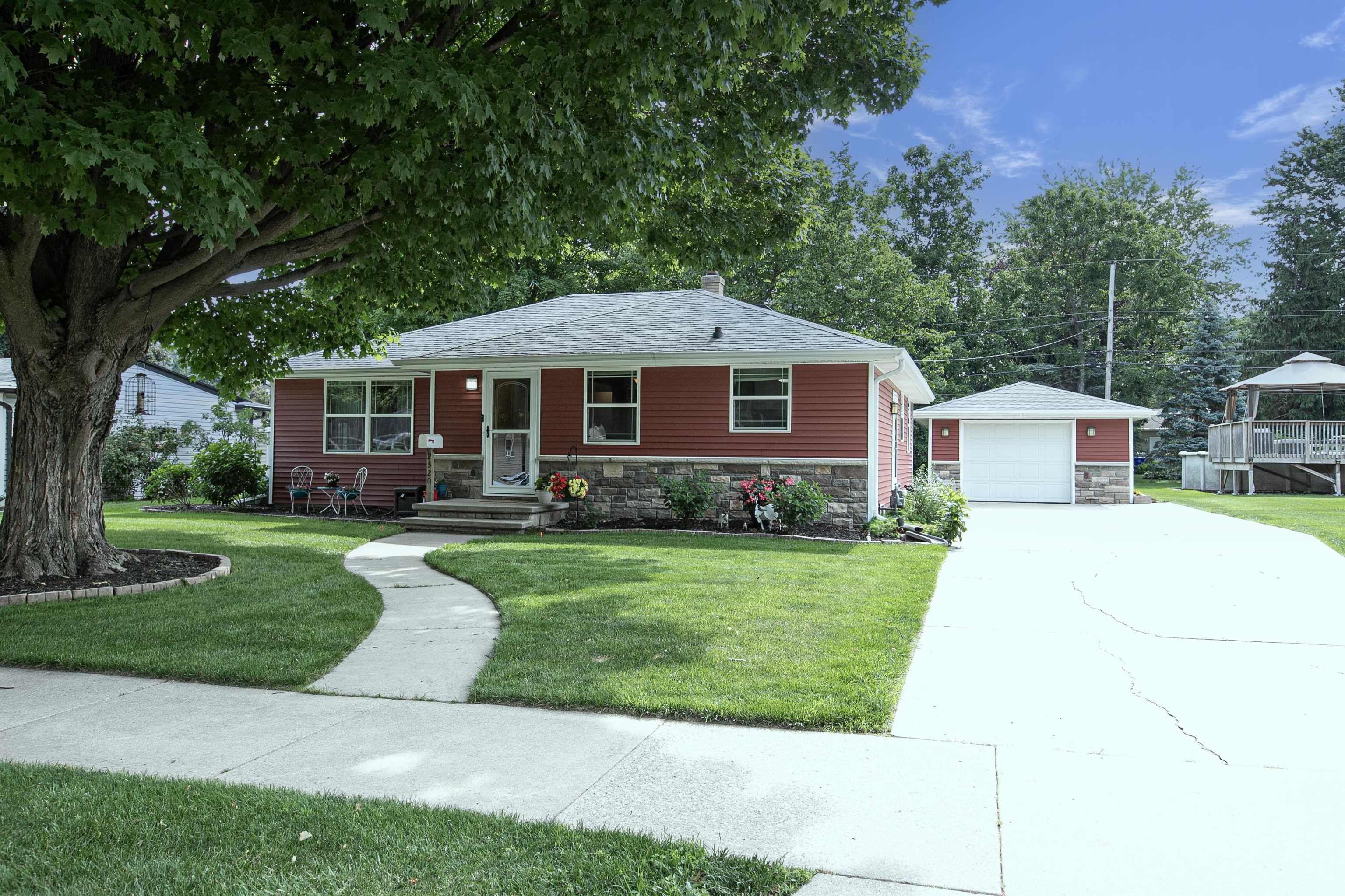 2320 South Greenview Street Appleton, WI 54915 - Photo 1 of 1 Gallery Image 1