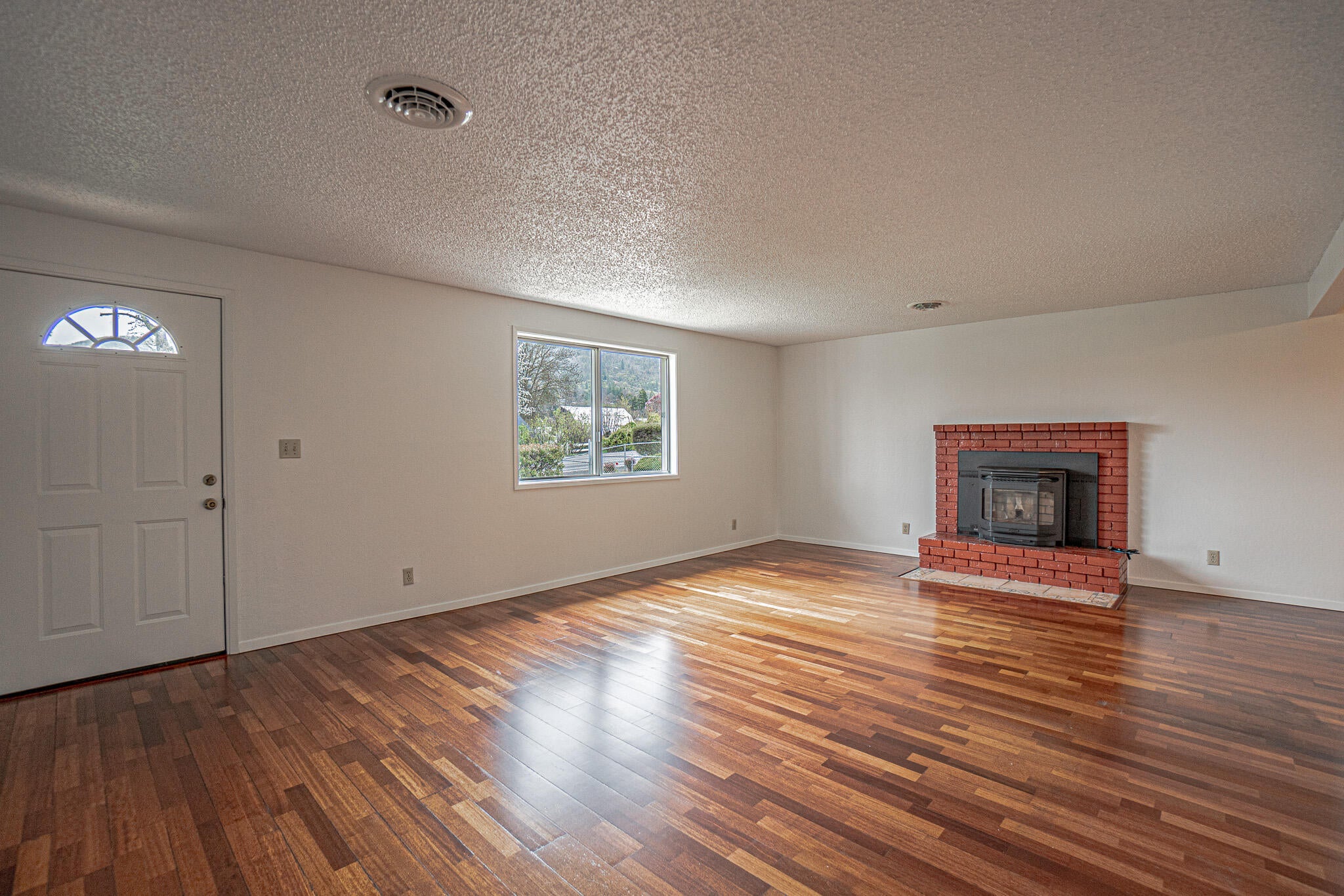 7480 Wagner Creek Road Talent, OR 97540 - Photo 5 of 34 DSC03291-HDR