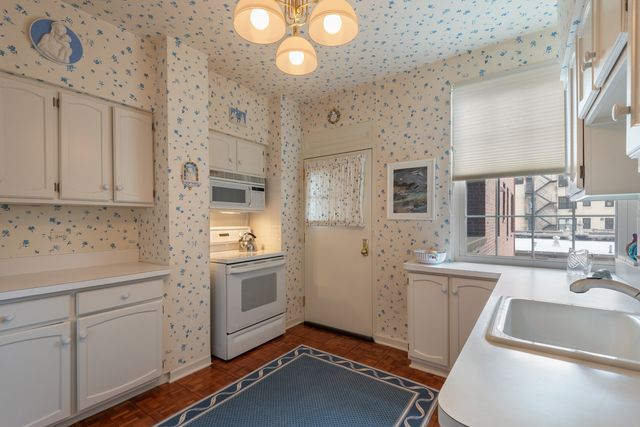 $450,000 | 1501 Hinman Avenue, Unit 5B, Evanston, IL 60201