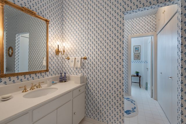 $450,000 | 1501 Hinman Avenue, Unit 5B, Evanston, IL 60201