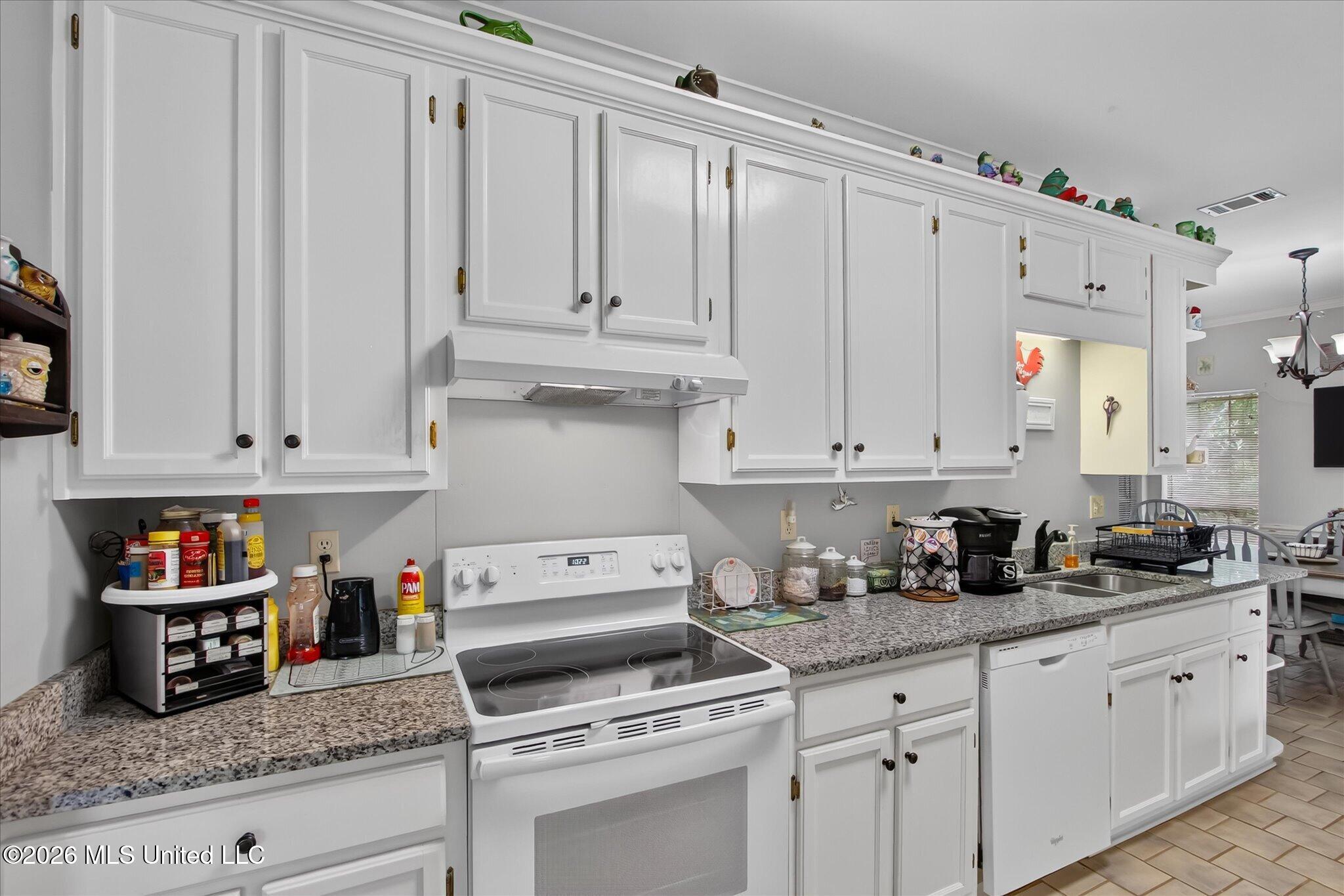 6833 Hilo Street Diamondhead, MS 39525 - Photo 9 of 34 16-016_IMG_5565