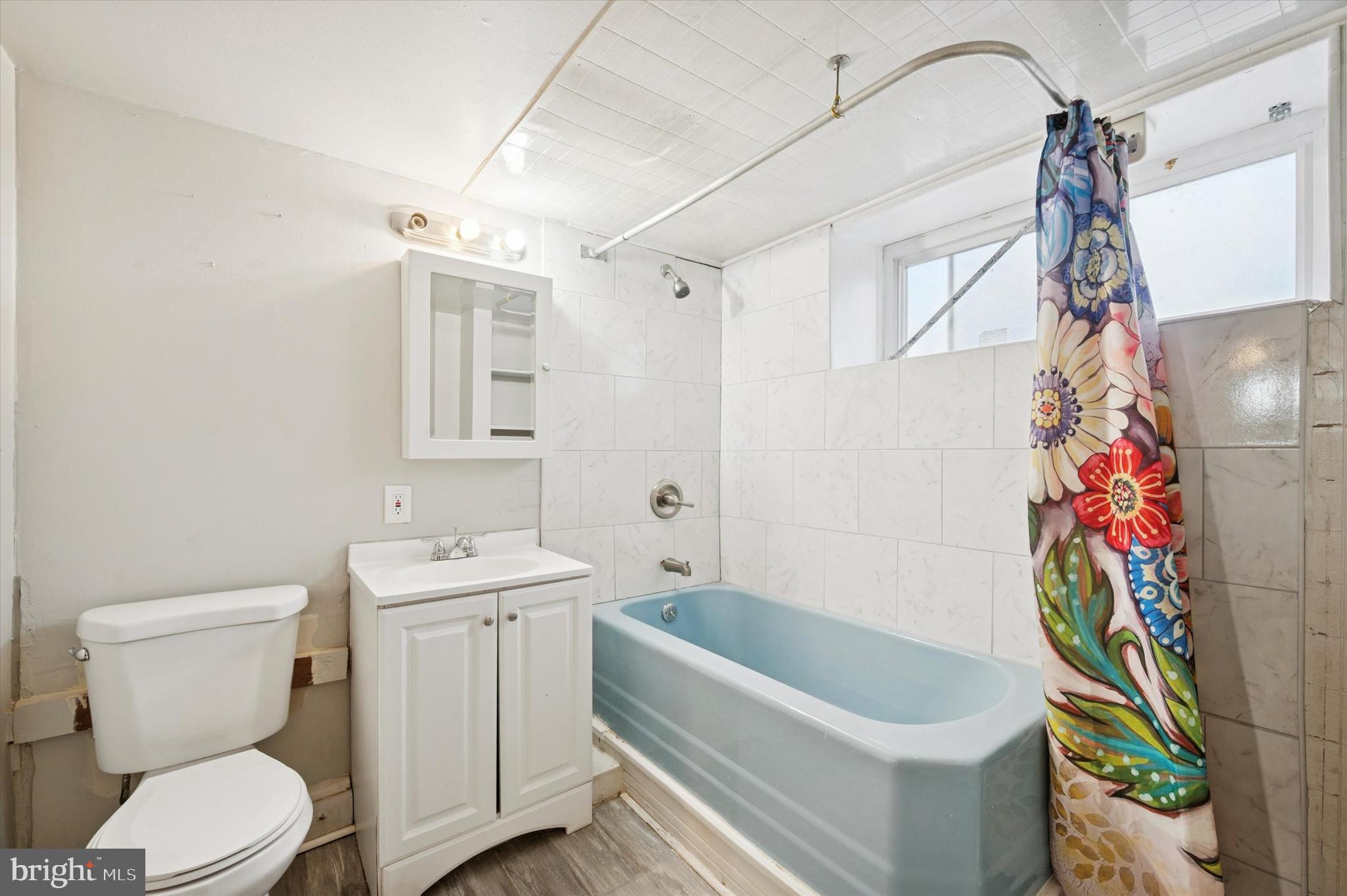 6619 Guyer Avenue, Unit 1 Philadelphia, PA 19142 - Photo 12 of 16 a bathroom with a sink toilet and bathtub