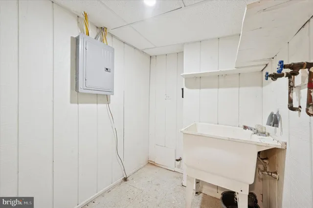 $1,000 | 6619 Guyer Avenue, Unit 1, Philadelphia, PA 19142