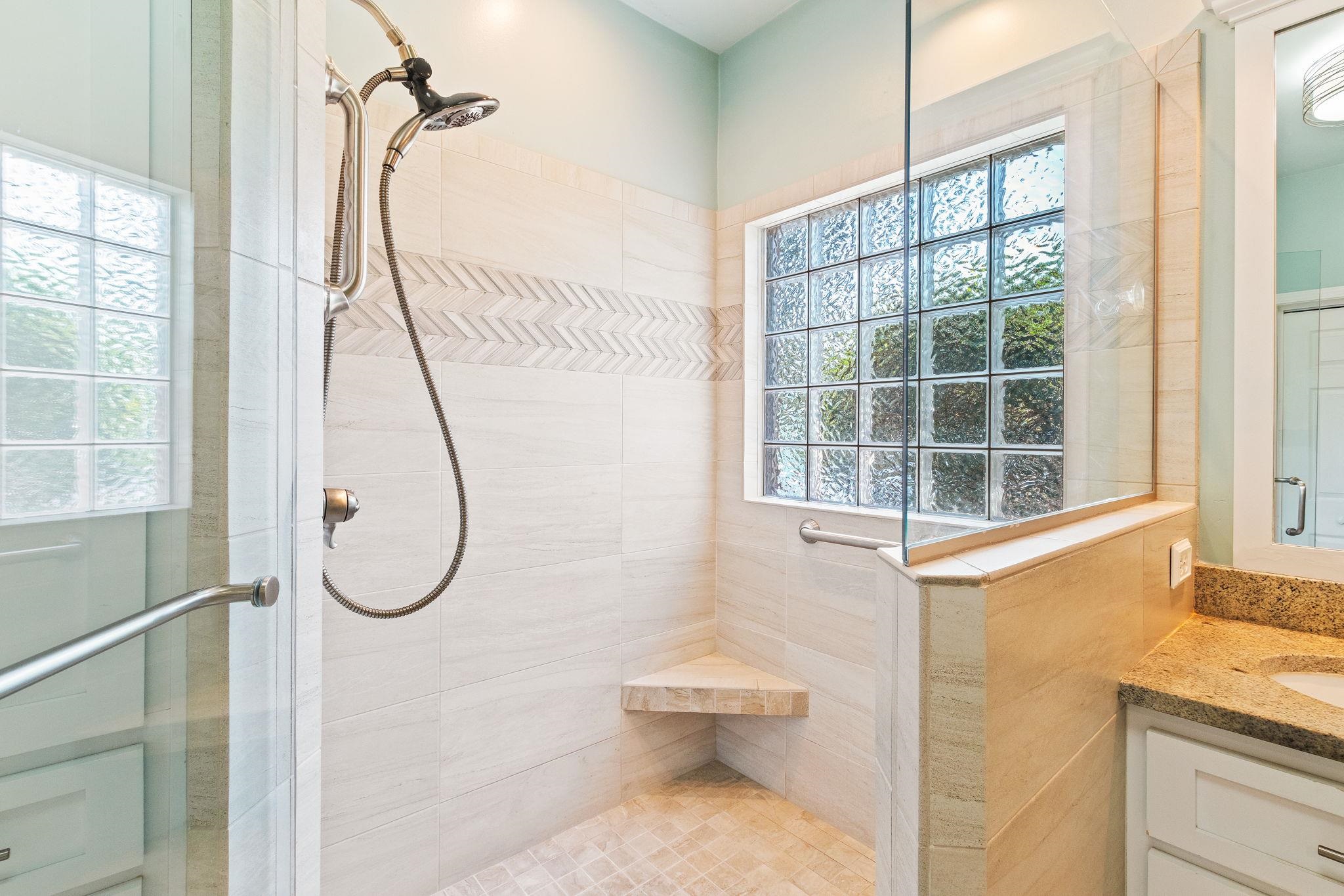 8431 Forest Drive Foley, AL 36535 - Photo 14 of 36 Master Bathtroom