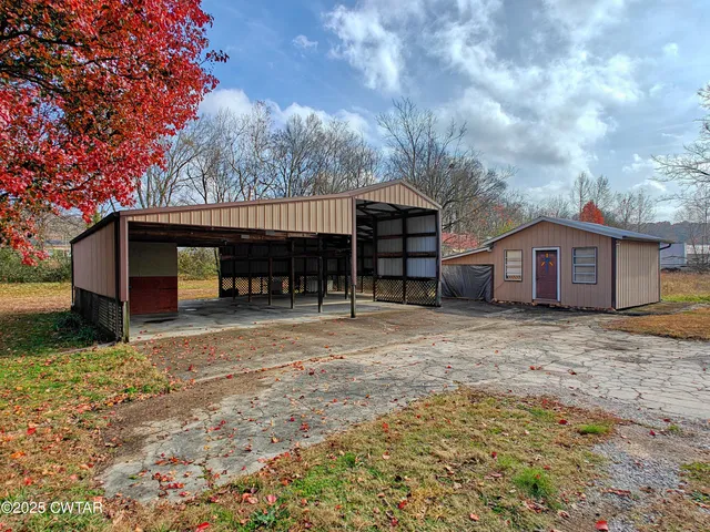 a view of a house with backyard and sitting area