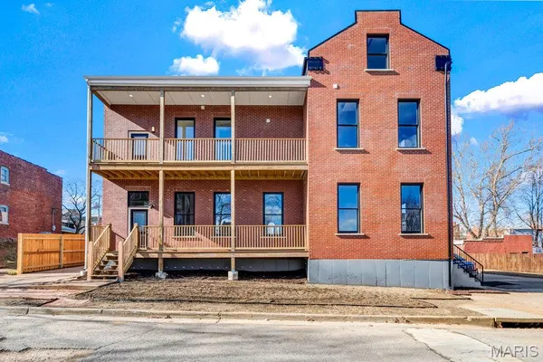 $3,500 | 1000 Barton Street, St. Louis, MO 63104