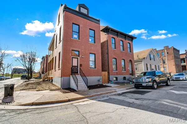 $3,500 | 1000 Barton Street, St. Louis, MO 63104