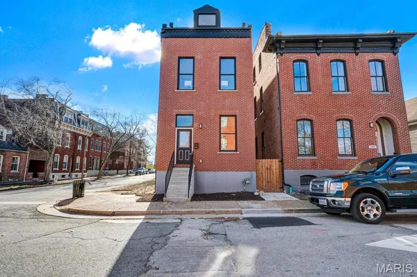 $3,500 | 1000 Barton Street, St. Louis, MO 63104