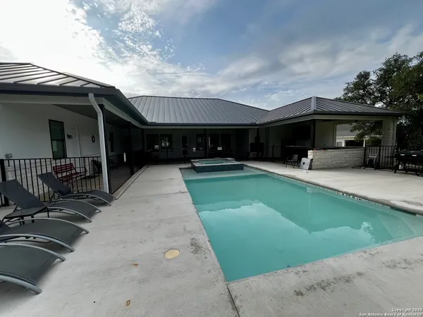 $995,000 | 34 Lazy Day, Concan, TX 78838