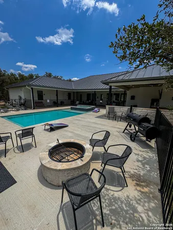 $995,000 | 34 Lazy Day, Concan, TX 78838