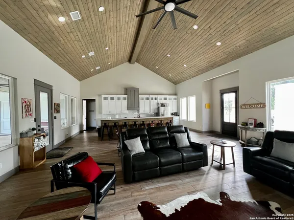 $995,000 | 34 Lazy Day, Concan, TX 78838