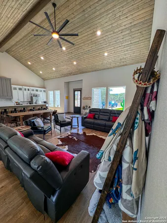 $995,000 | 34 Lazy Day, Concan, TX 78838