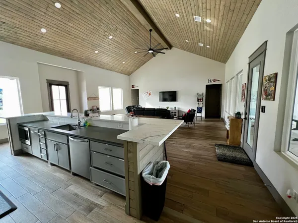 $995,000 | 34 Lazy Day, Concan, TX 78838