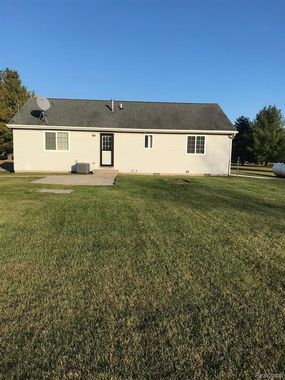 7511 State Road Fort Gratiot, MI 48059 - Photo 5 of 49