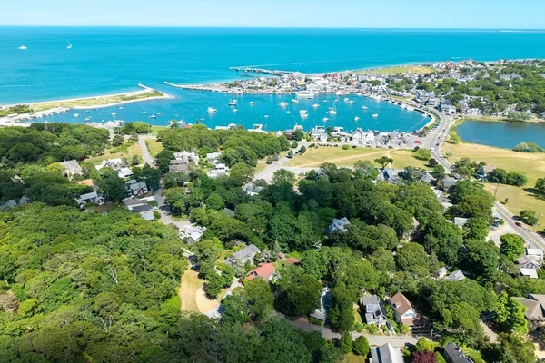 $1,575,000 | 27 Laurel Avenue, Oak Bluffs, MA 02557