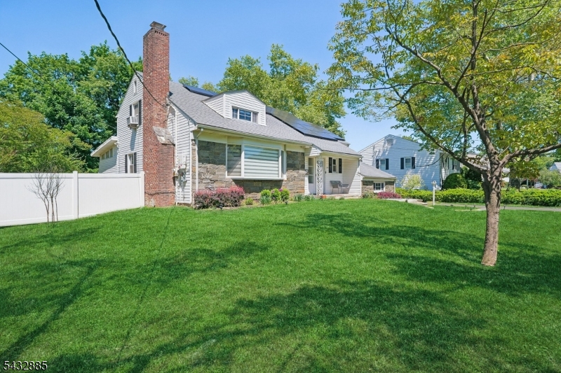 215 Exeter Way Hillside, NJ 07205 - Photo 3 of 34