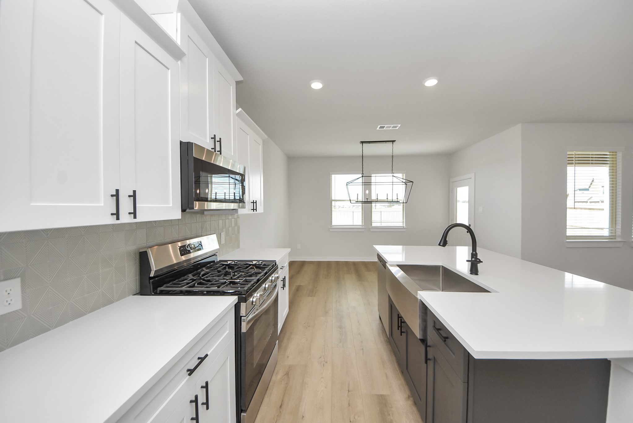 6522 Escondido Drive Rosharon, TX 77583 - Photo 12 of 33 Kitchen, quartz countertops, SS appliances