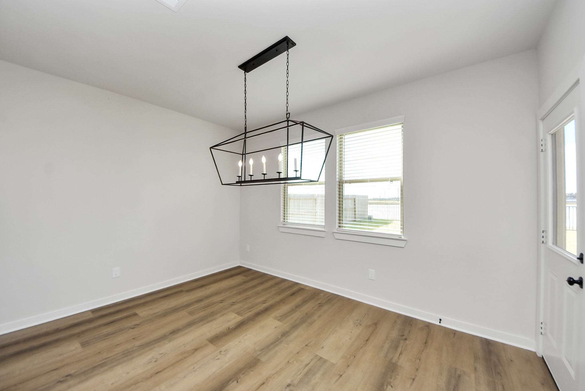 6522 Escondido Drive Rosharon, TX 77583 - Photo 14 of 33 Dining area