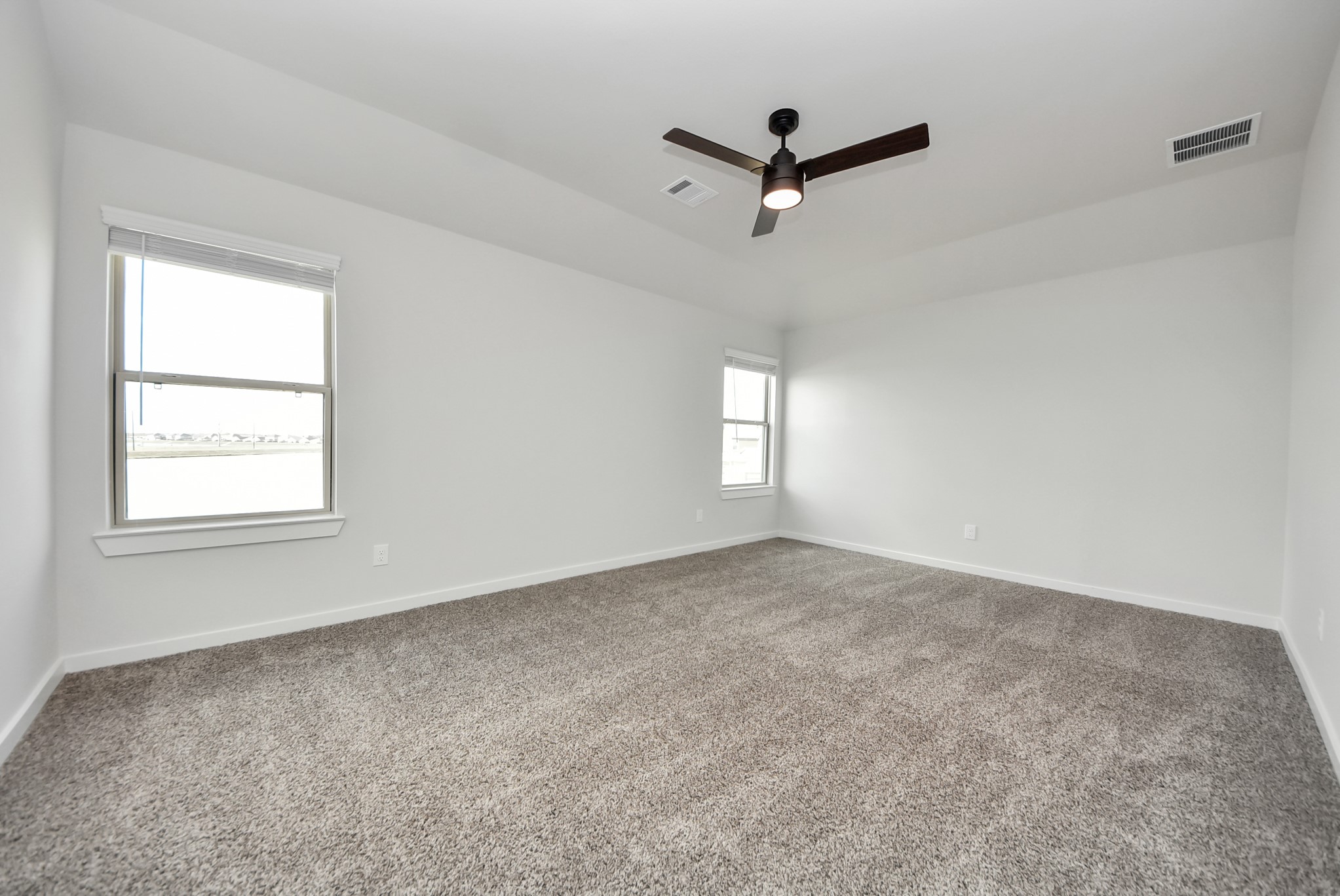 6522 Escondido Drive Rosharon, TX 77583 - Photo 17 of 33 Primary bedroom 2nd floor