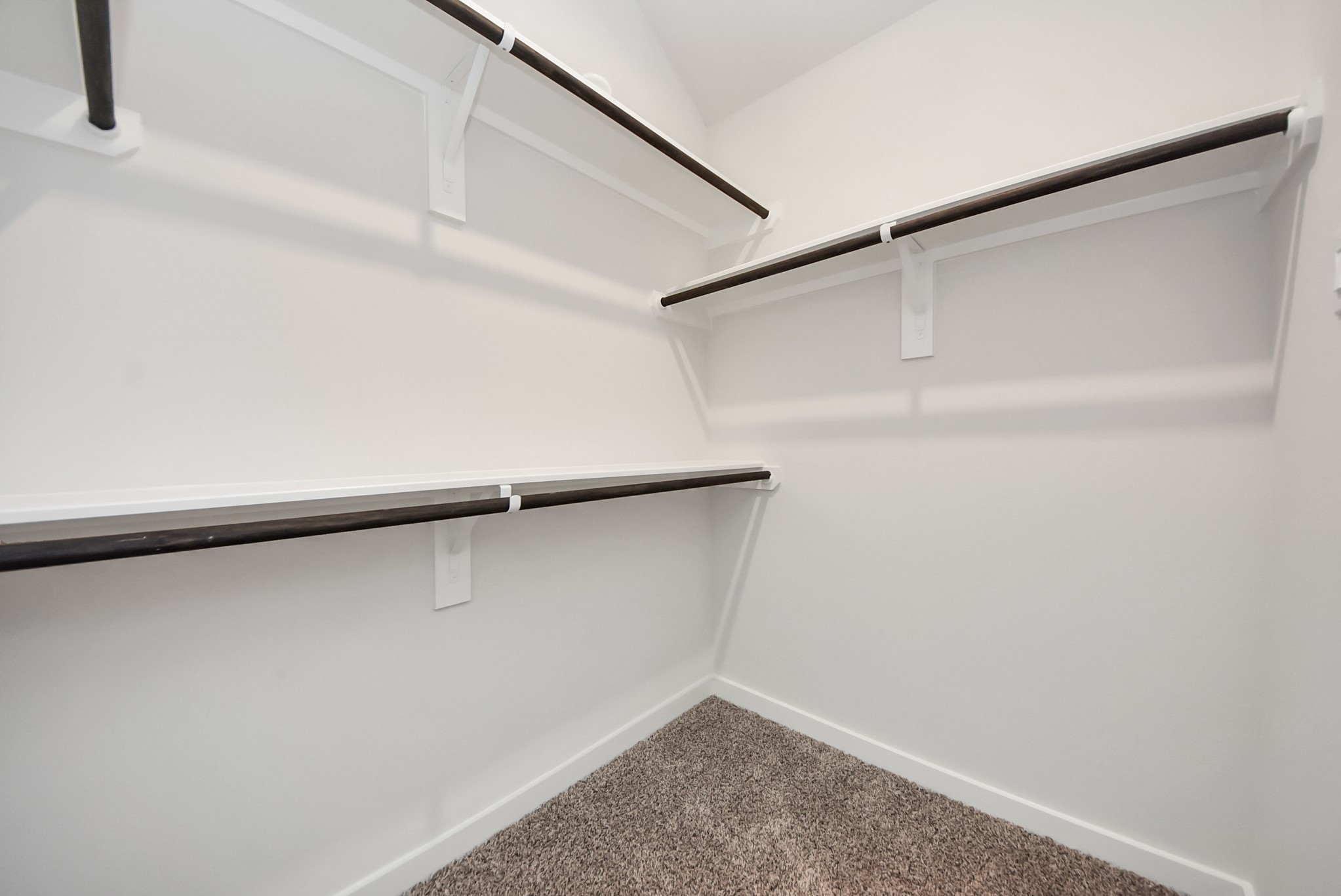 6522 Escondido Drive Rosharon, TX 77583 - Photo 21 of 33 Primary walk-in closet