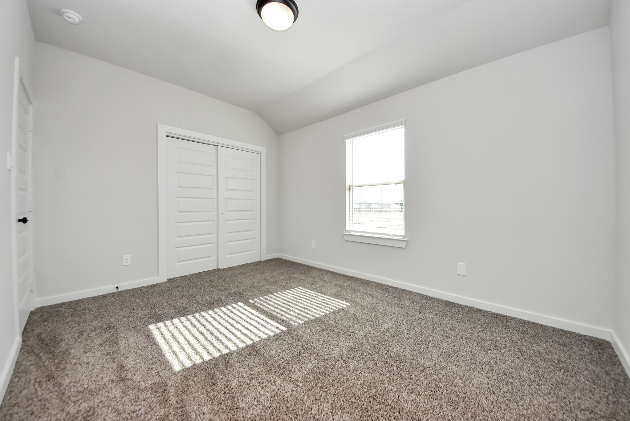6522 Escondido Drive Rosharon, TX 77583 - Photo 26 of 33 3rd bedroom, 2nd floor