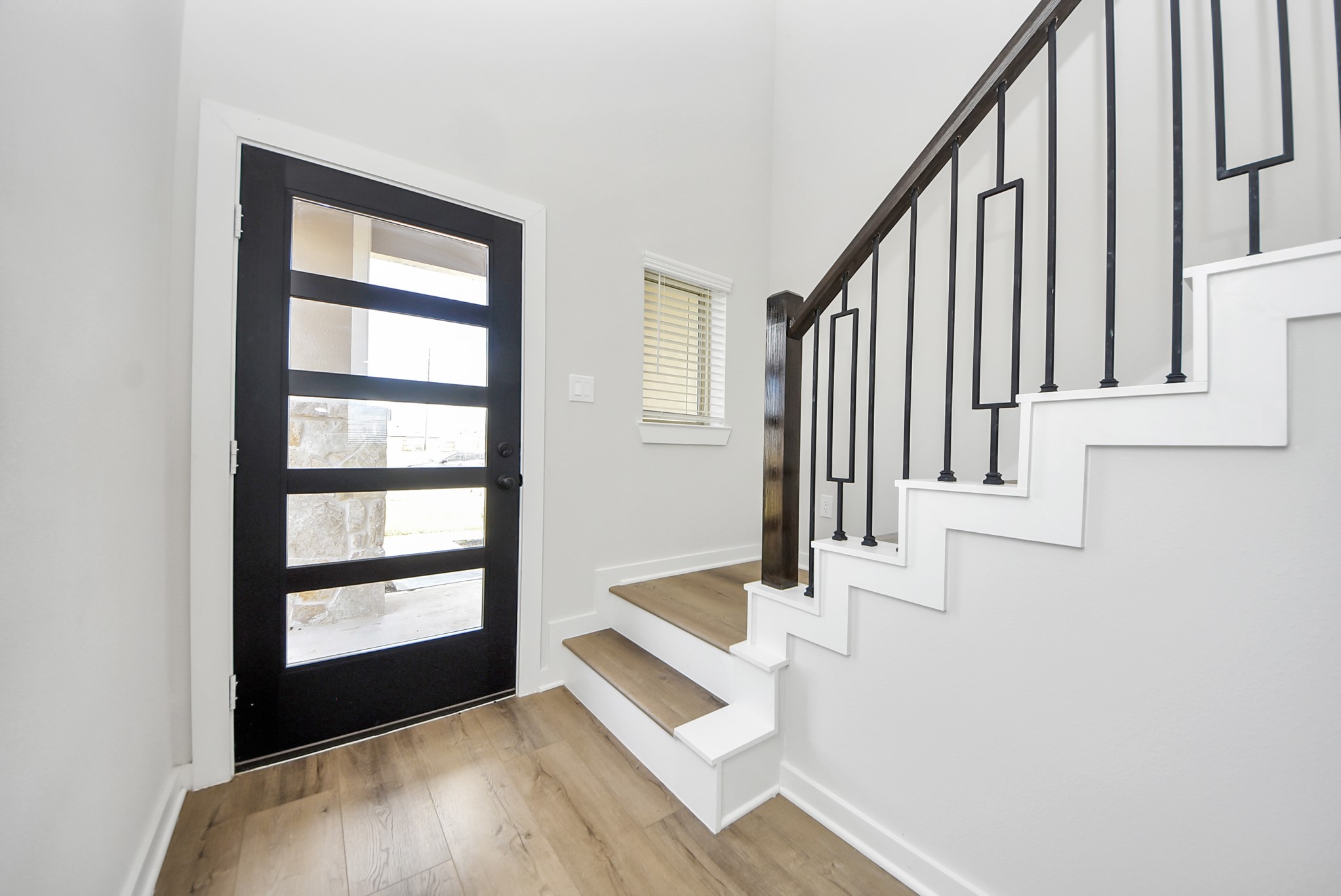 6522 Escondido Drive Rosharon, TX 77583 - Photo 5 of 33 Front Entry