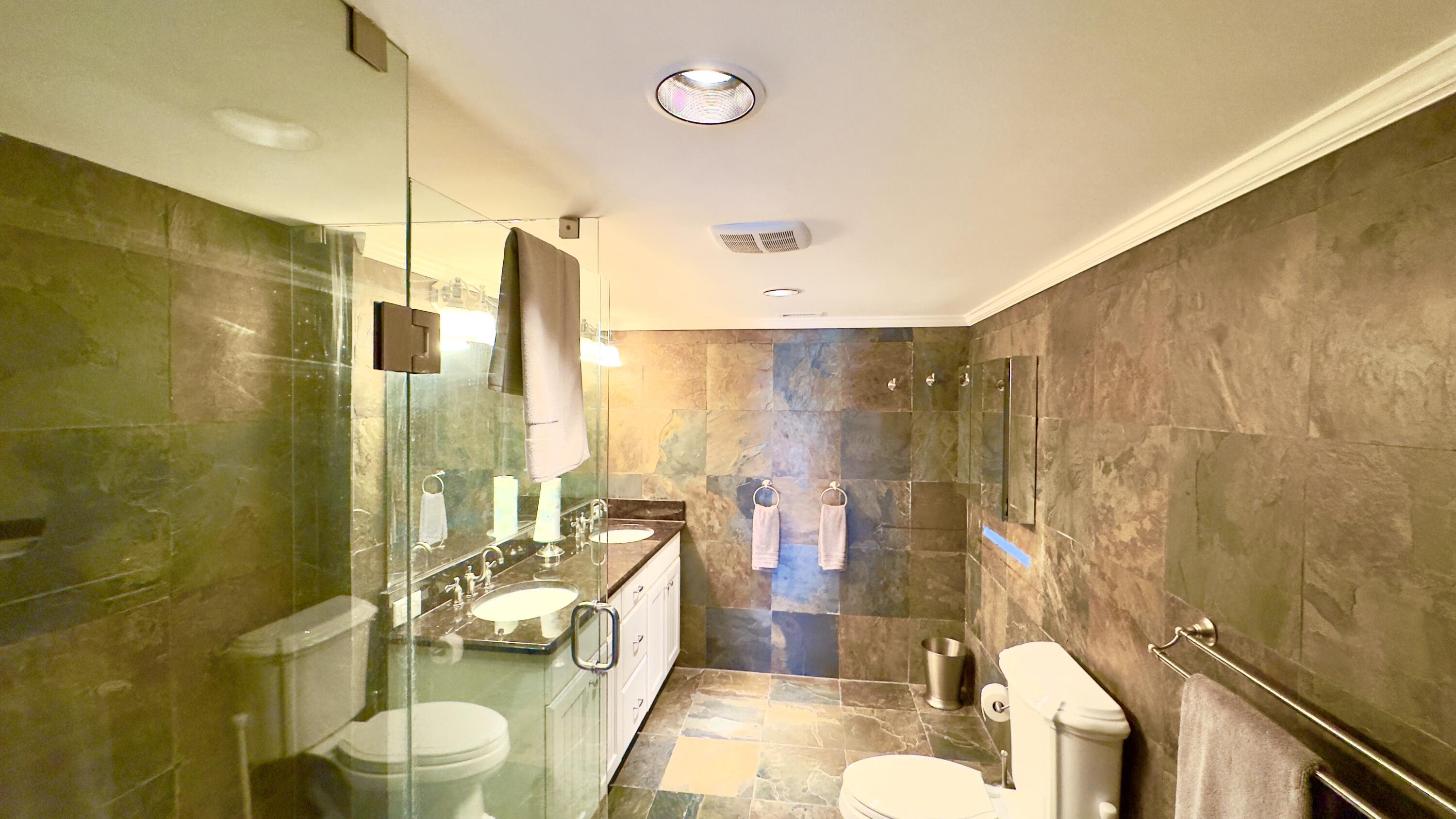 102 Half Moon Circle, Unit F2 Hypoluxo, FL 33462 - Photo 27 of 47 Master Bathroom