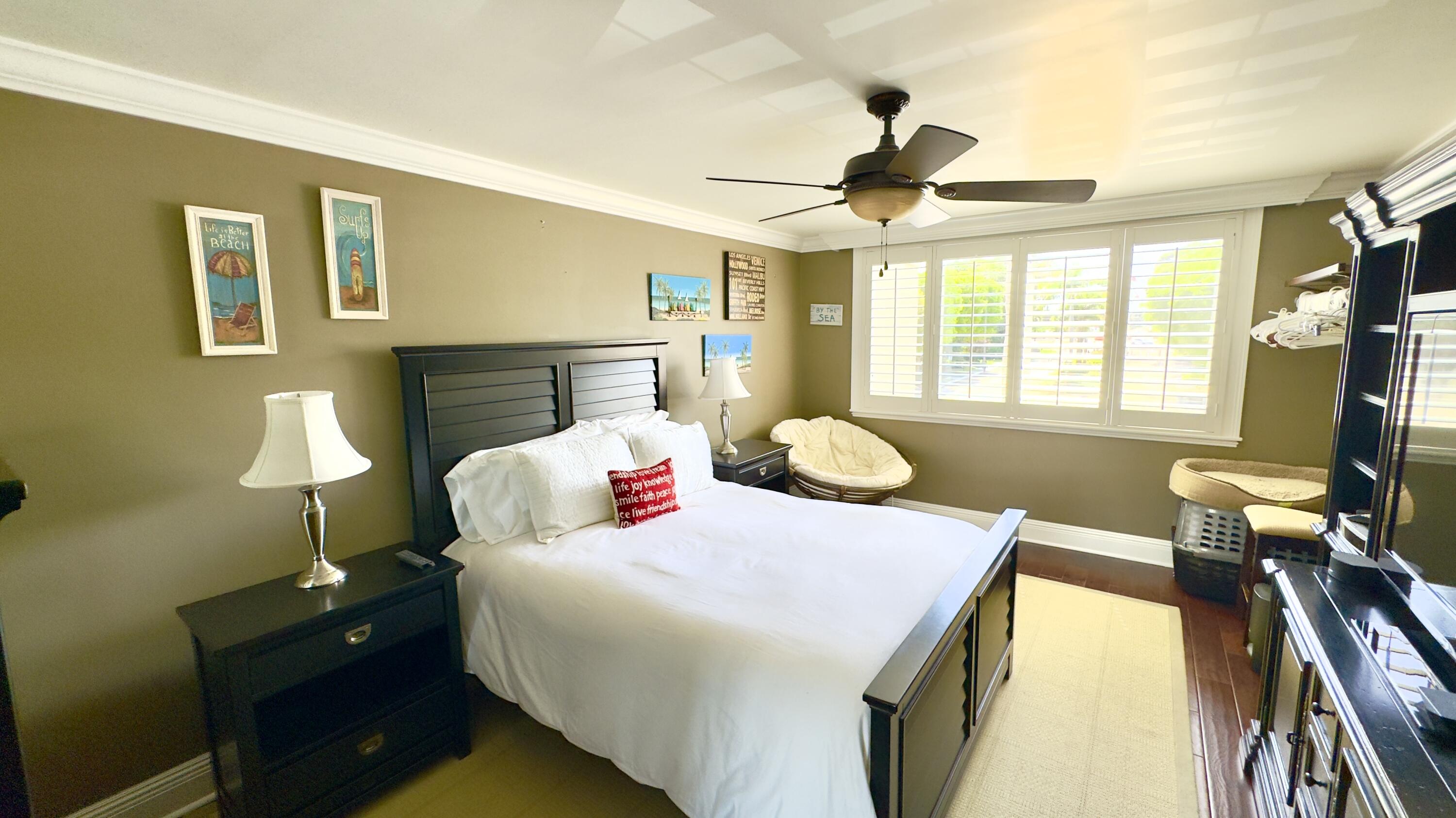 102 Half Moon Circle, Unit F2 Hypoluxo, FL 33462 - Photo 33 of 47 Master bedroom