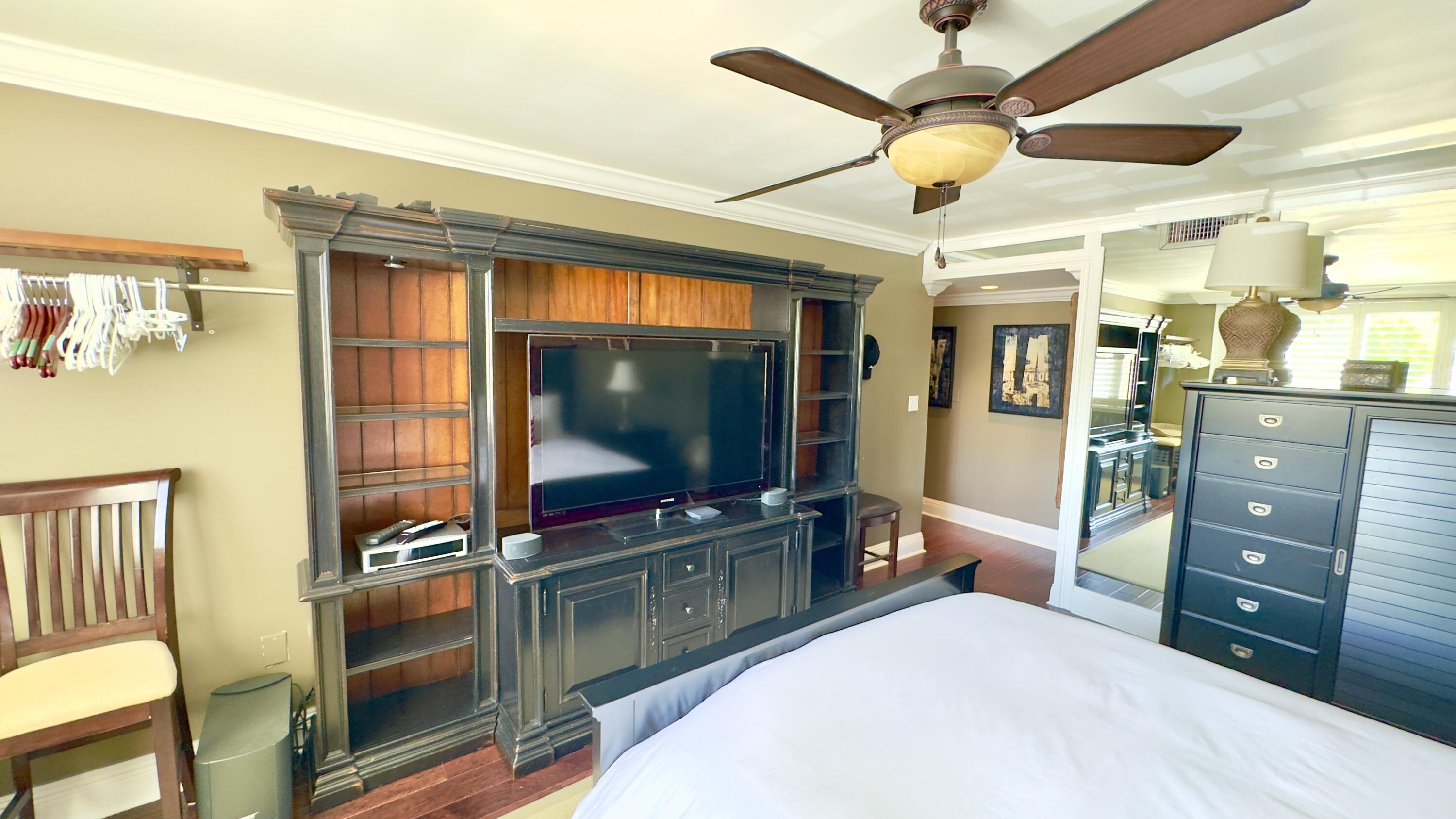 102 Half Moon Circle, Unit F2 Hypoluxo, FL 33462 - Photo 35 of 47 Master bedroom