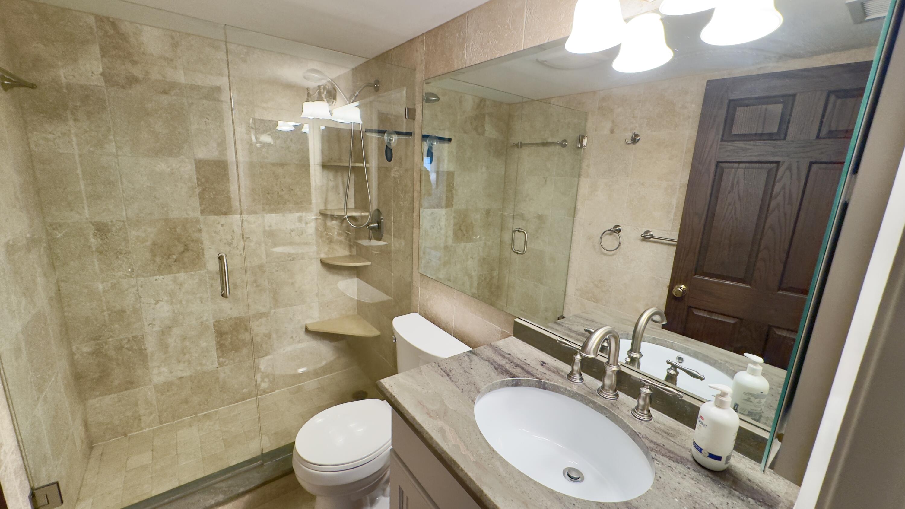 102 Half Moon Circle, Unit F2 Hypoluxo, FL 33462 - Photo 36 of 47 Second bathroom