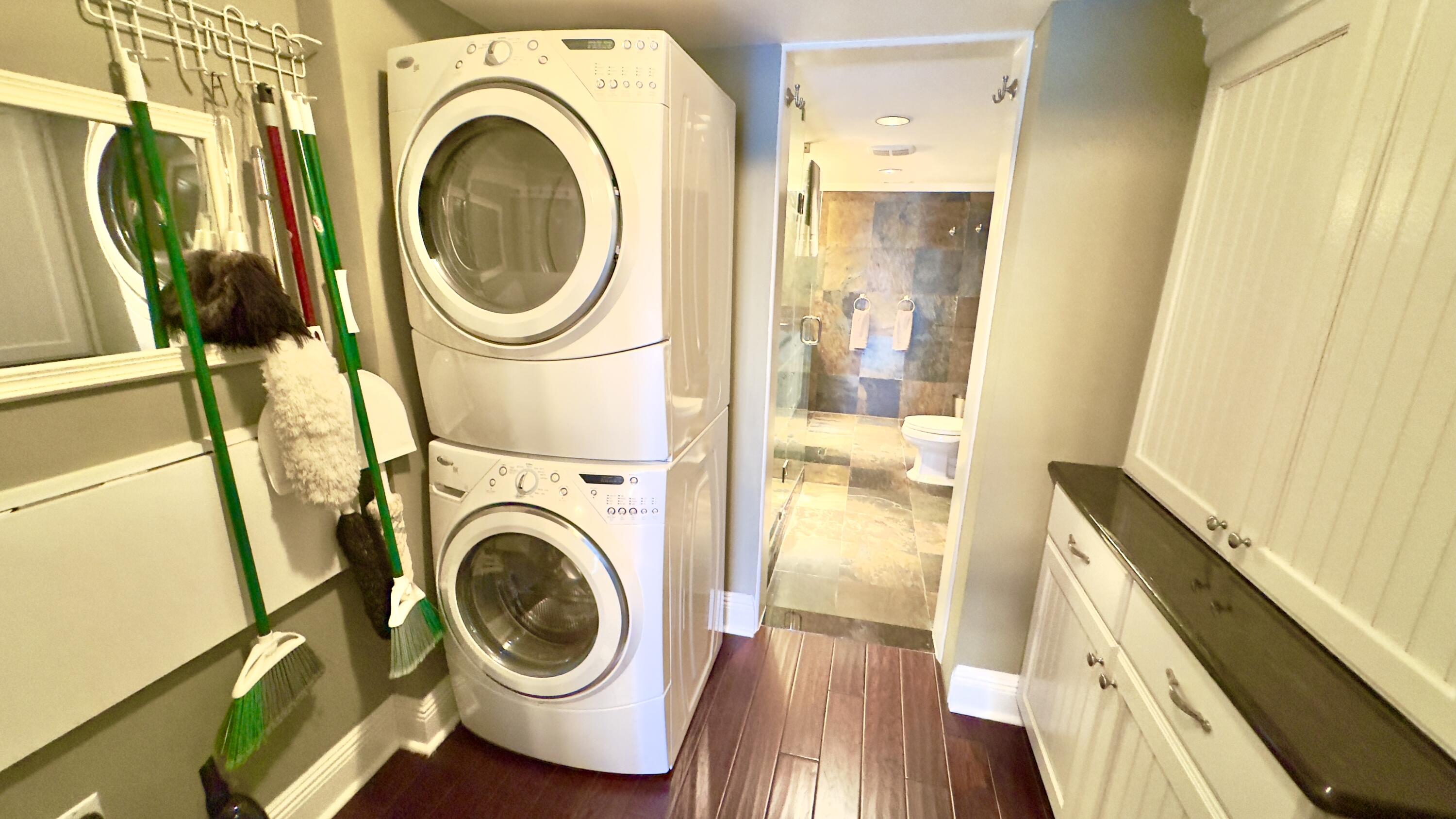 102 Half Moon Circle, Unit F2 Hypoluxo, FL 33462 - Photo 40 of 47 Washer and dryer