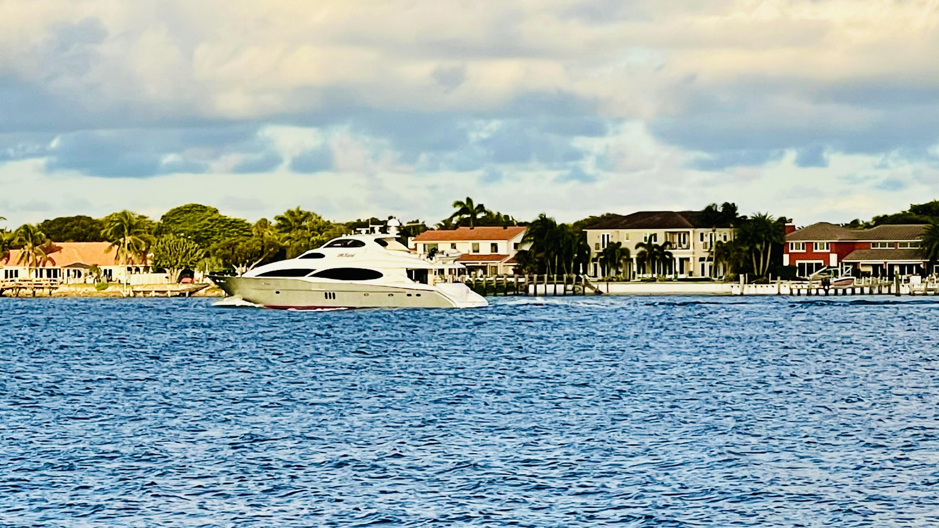 102 Half Moon Circle, Unit F2 Hypoluxo, FL 33462 - Photo 9 of 47 Wide Intracoastal