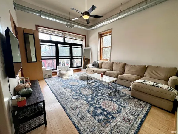 $2,000 | 213 North Walnut Street, Unit 1, Bloomington, IN 47404