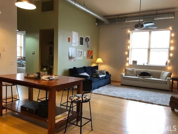$2,000 | 213 North Walnut Street, Unit 1, Bloomington, IN 47404