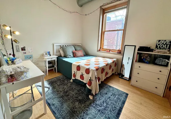 $2,000 | 213 North Walnut Street, Unit 1, Bloomington, IN 47404