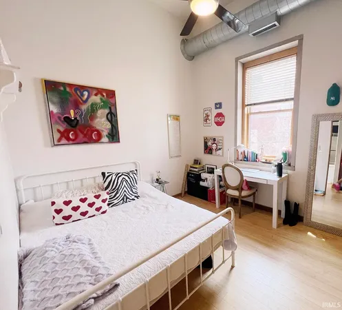 $2,000 | 213 North Walnut Street, Unit 1, Bloomington, IN 47404