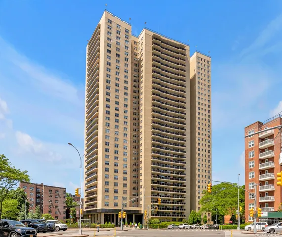 $790,000 | 110-11 Queens Boulevard, Unit 3C | Forest Hills