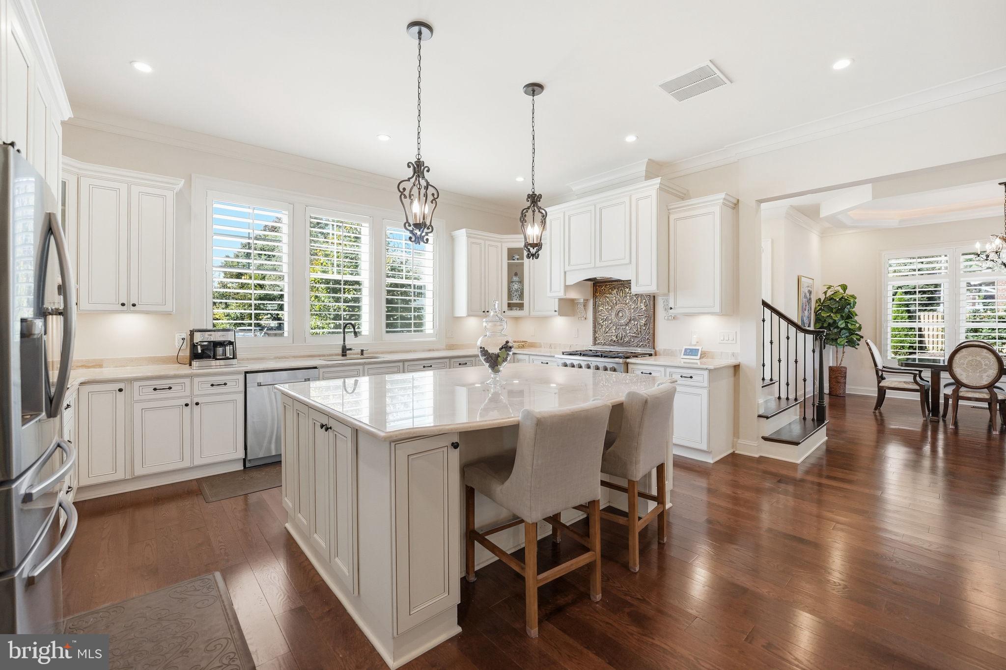 609 Kingsley Road Southwest Vienna, VA 22180 - Photo 4 of 64