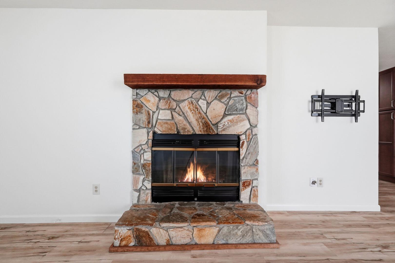 5 Kelly Way Valparaiso, FL 32580 - Photo 7 of 30 a living room with furniture and a fireplace