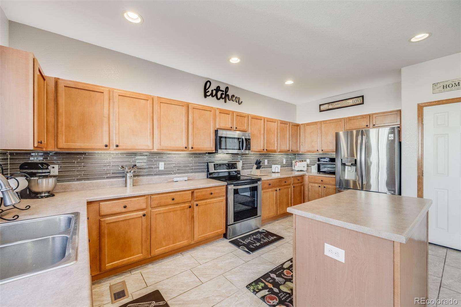 576 Hedgerow Way Brighton, CO 80601 - Photo 17 of 50