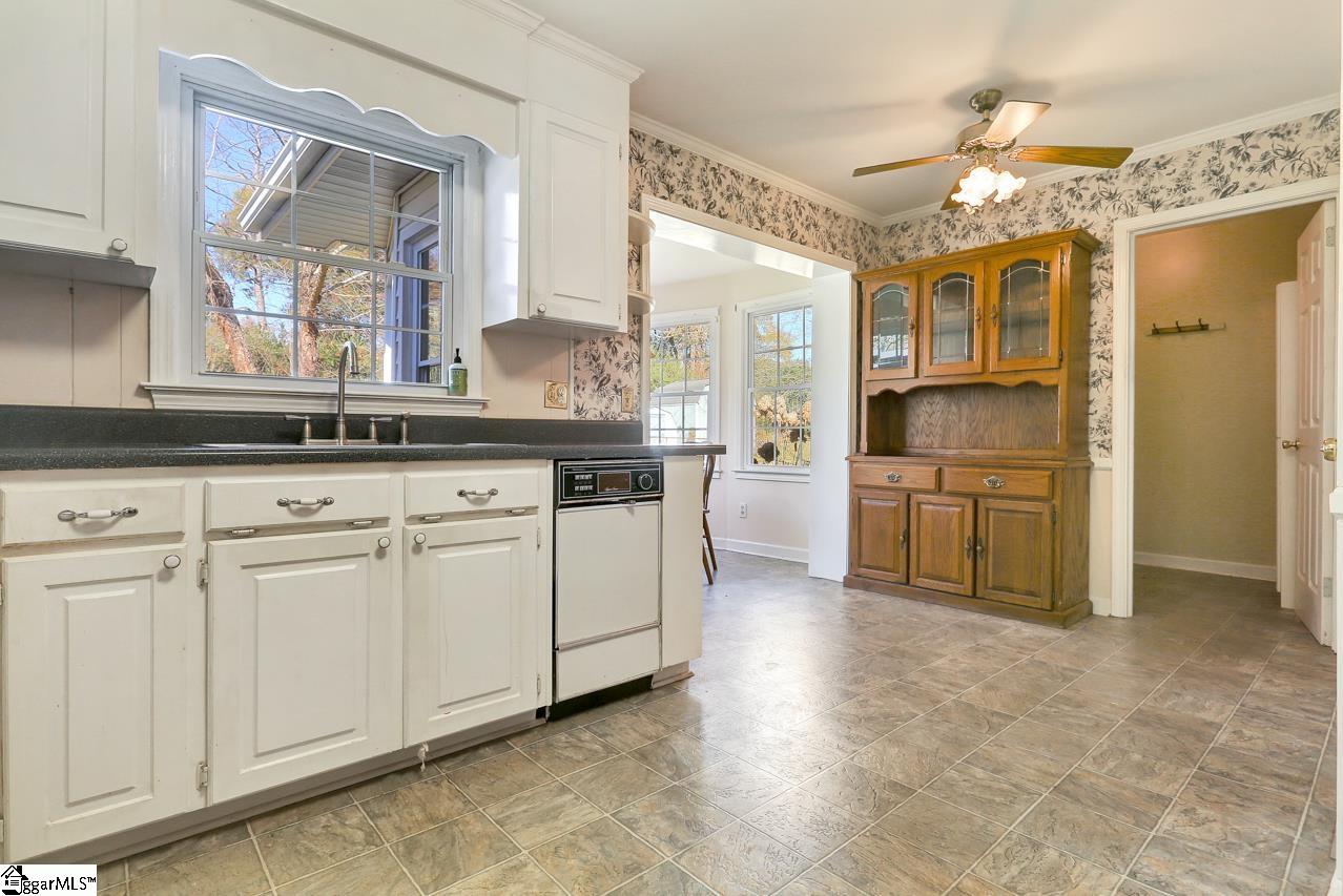 103 East Fernwood Road Simpsonville, SC 29681 - Photo 9 of 28 Gallery Image 9