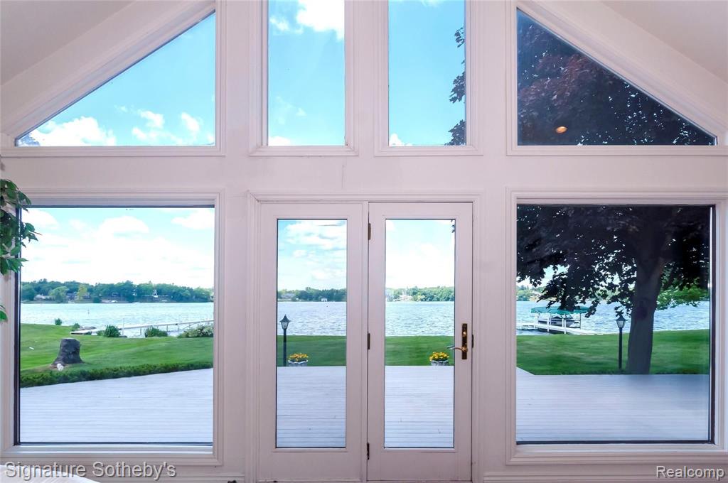 2020 Lake Angelus Road Lake Angelus, MI 48326 - Photo 18 of 52