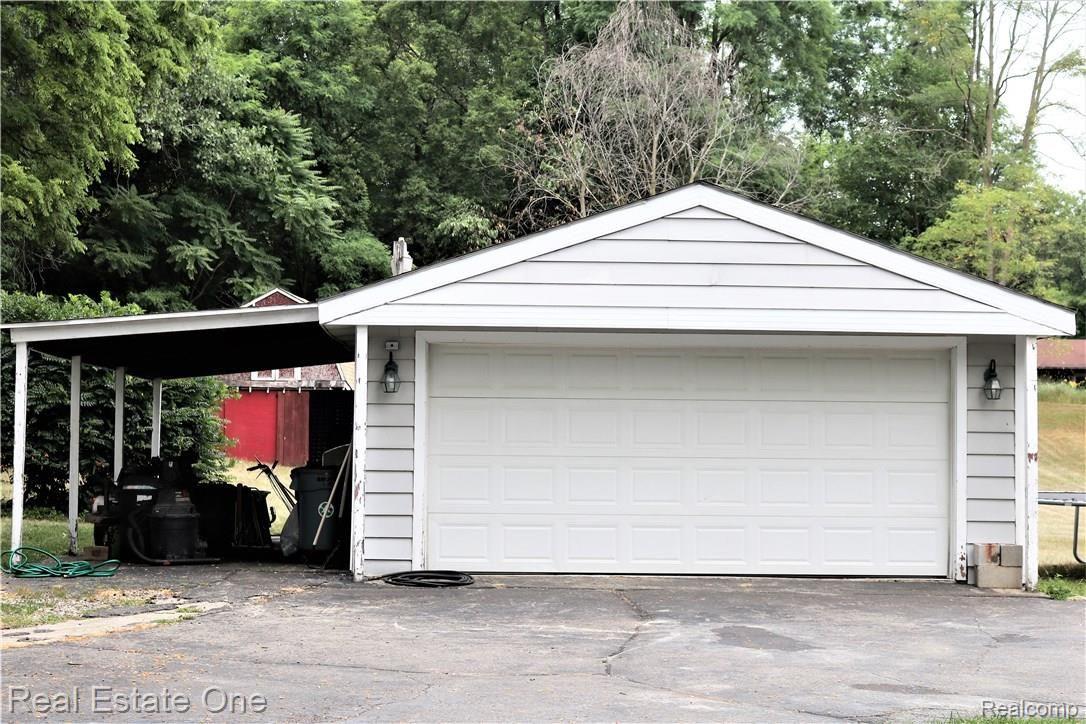 3500 Gregory Road Lake Orion, MI 48359 - Photo 3 of 30 IMG_6164 (2).JPG